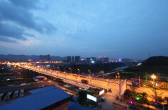 龙山税务护航市井烟火气