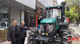 江华：农机轰鸣奏响春耕“奋进曲”