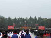 岳阳市君山区千余名学子赴韶山研学