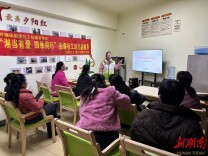 新河街道社工站：“星星火”智能手机学习小组点亮老年数字生活