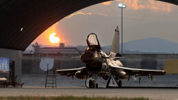 战鹰列阵！一组图直击南部战区空军跨昼夜飞行训练