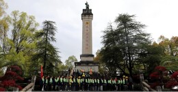 龙山县华塘芙蓉学校开展清明祭扫烈士陵园活动