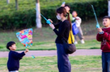 春假首日：多个热门线路车票售罄，亲子人群度假产品订单同比上涨近200%