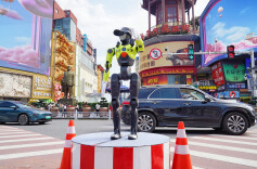 “机器人交警”正式上岗！