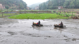 衡山：“机耕船”开进冷浸田，撂荒土地焕新生