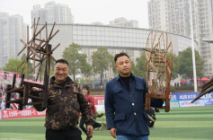 湘伴 | “娄超”现场农民扛锄头“走秀”，这波“土味”为何让网友如此共情？