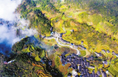 民居山色相映成趣@湖南日报图片新闻