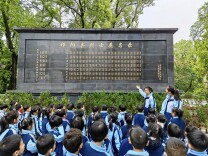 祁阳市龙山街道中心幼儿园开展清明节活动