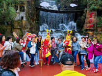 张家界宝峰湖启动“山水寻踪・真假美猴王”主题活动，致敬《西游记》开播40周年