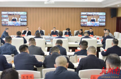 严华主持召开市河湖长制、林长制、田长制工作领导小组会议