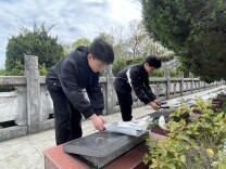 龙山县洗洛中学开展清明祭扫活动