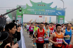 公益助跑岳马，湖南体彩亮相2026岳阳马拉松