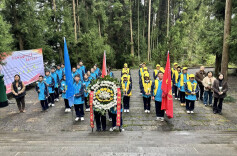 龙山县第三中学开展清明祭英烈主题活动