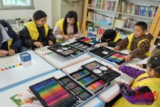 溆浦县观音阁镇：以画传情暖童心 阳光相伴助成长