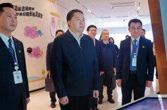 毛万春调研精神卫生服务体系建设与传染病防控工作