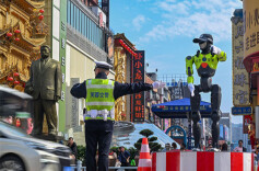 Intelligent Robot, Unmanned Patrol Vehicle Assist Traffic Police on Duty in Changsha