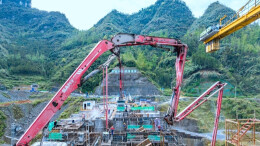 大兴寨水库溢流坝段浇筑忙