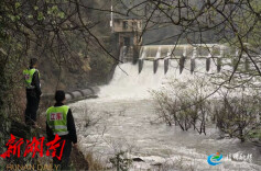 渠阳镇：巡查水库保安全 储备物资备防汛