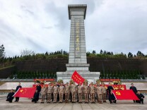 武冈市：军地联合开展“清明祭扫 缅怀先烈”主题活动