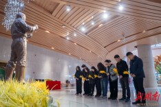 “稻”念袁隆平