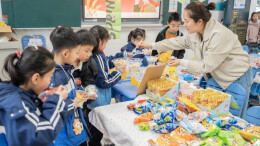 爱心义卖暖校园