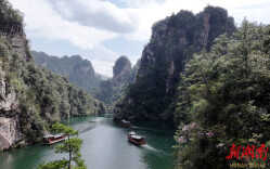 亲水宝峰湖 假期欢乐多