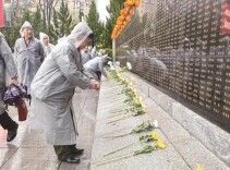 清明寄哀思 各界代表缅怀英烈