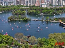 春和景明 泛舟踏春