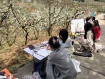 近万亩梨花作课堂！怀化学院把写生课上到乡村振兴一线