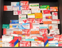 给曹操送布洛芬，给诸葛亮送高铁票，年轻人为何爱上给古人扫墓？