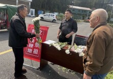 鲜花换鞭炮，桃江大栗港镇祭扫文明更安心