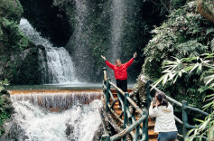 洞溪峡谷  飞瀑迎客