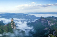 限流、停止售票、分时段入园，清明假期多地景区迎来客流高峰