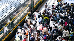 全国铁路迎来清明假期返程客流高峰