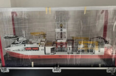 广州海洋地质调查局来韶考察交流，捐赠深海装备模型