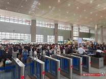 郴州西站加开2趟夜间高铁助力清明返程