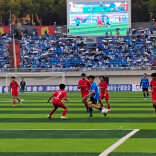 第二现场，冒雨观赛热情高