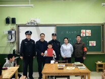 果断报警，点名表扬！10岁“小孩哥”又立功啦！