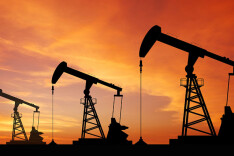 8个产油国决定自5月起将原油日产量上调20.6万桶