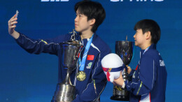 乒乓球丨男子及女子单打世界杯举行颁奖仪式