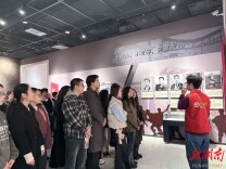 湘潭大学师生清明缅怀英烈