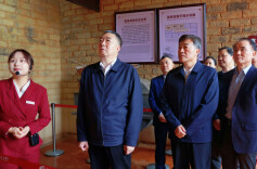 毛万春为“雷锋纪念馆、湖南党史馆政协委员工作室”揭牌