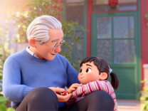 温度回暖，白内障手术咨询量增多，为何春秋季更受关注？