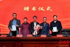 武冈一中杰出校友林伟岸携新书《深度成长》回母校分享 捐赠版税支持两校发展