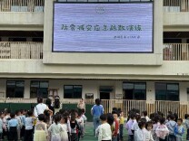 怀化市鹤城区第二幼儿园：开展防震减灾应急疏散演练