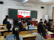 洪江市托口镇中学：同课异构展风采 校际交流促提升