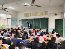 邵东市流光岭镇：落实校园“大阅读”，校长站在教学“第一线”