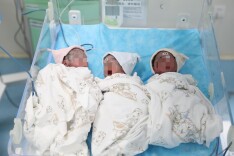 一面锦旗，三声啼哭，母子平安！