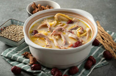 最不想火的鸡煲店，却让一家千亿企业躺赚9个亿