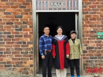 二十三载背妻求医，山巅小院培养博士女儿——耒阳农民父亲用坚守写就传奇